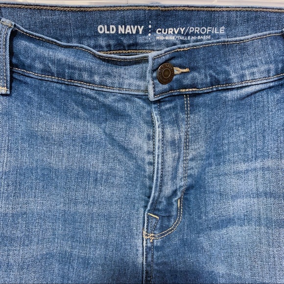 Old Navy Mid-Rise Curvy Straight Jeans - Picture 2 of 2